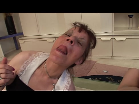 ❤️ To bestemødre og en bestefar har en trekant ️ Porno hos oss ❌❤