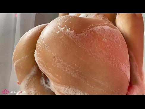 ❤️ Brunette onanerer fitte med vibrator til intens orgasme i dusjen ️ Porno hos oss ❌❤